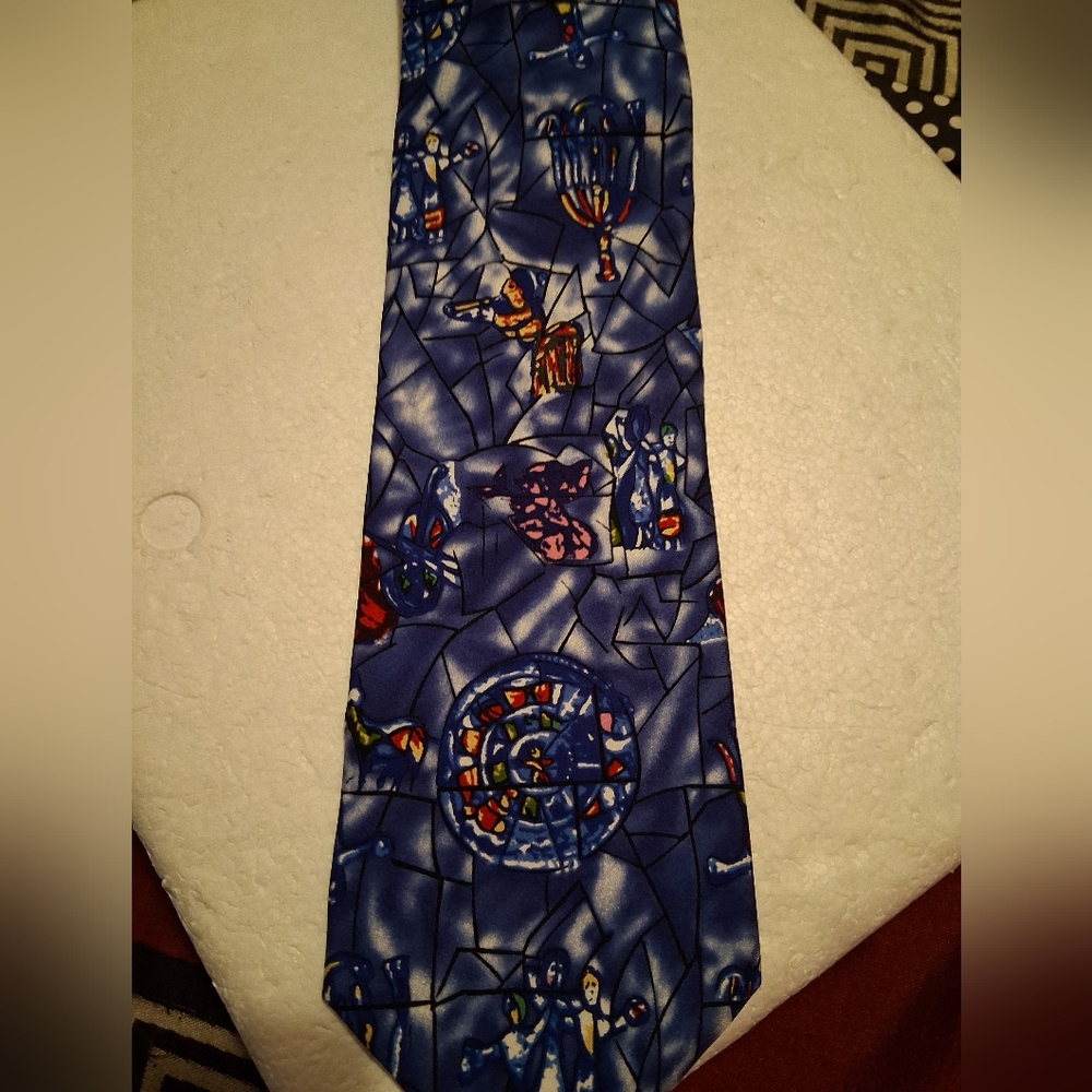 The Art Institute of Chicago neck tie #art #tieBrilliant color, stainglass look